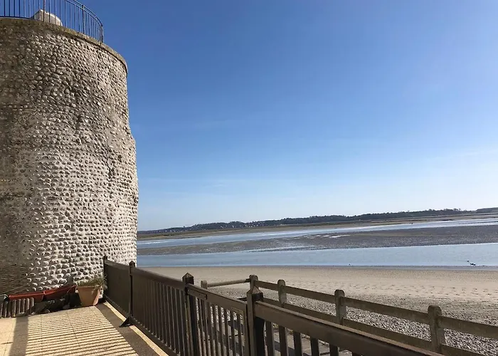 Les Pieds Dans L'eau Apartment *